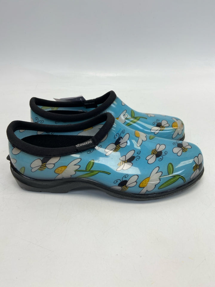 NWT  Size 10 Blue/White Yellow Bee(s) Clogs