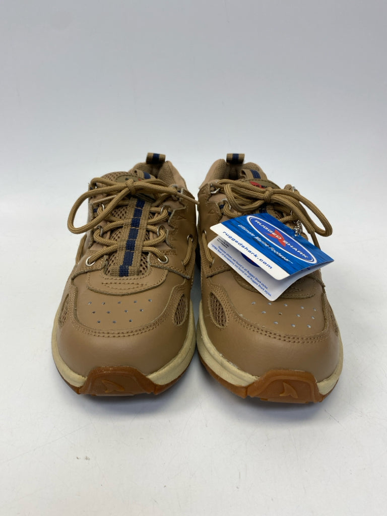 Size 8 Tan Navy Men&