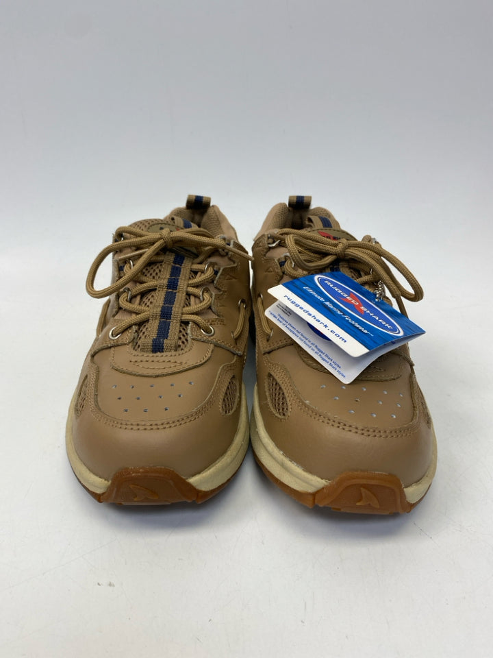 Size 8 Tan Navy Men&