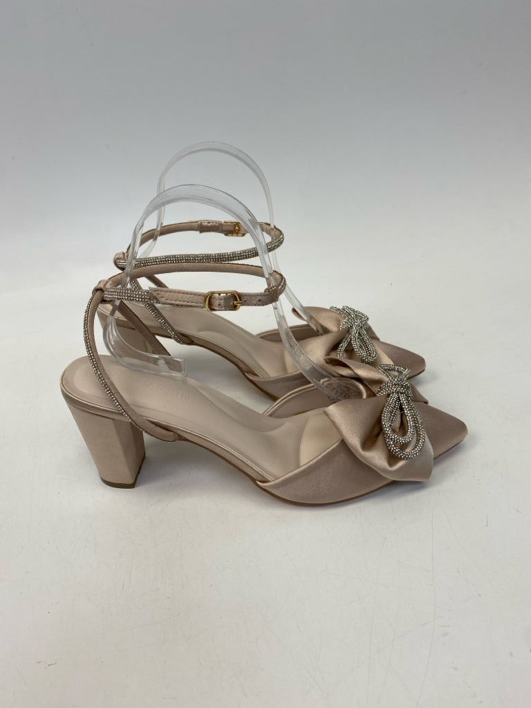 NWOT US Shoe Size 8.5 Champagne Silver Rhino(s) Heels