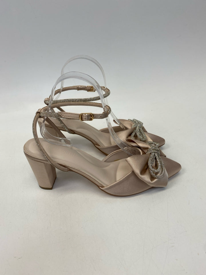 NWOT US Shoe Size 8.5 Champagne Silver Rhino(s) Heels