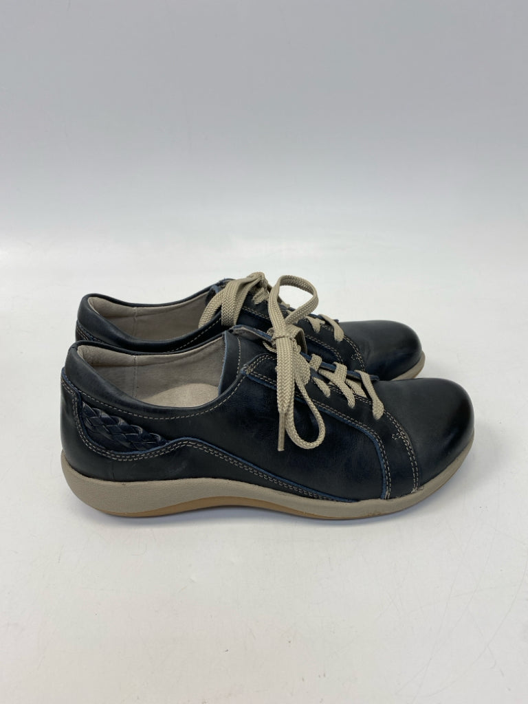 aetrex  Size 7.5 Black Lace-up Sneakers
