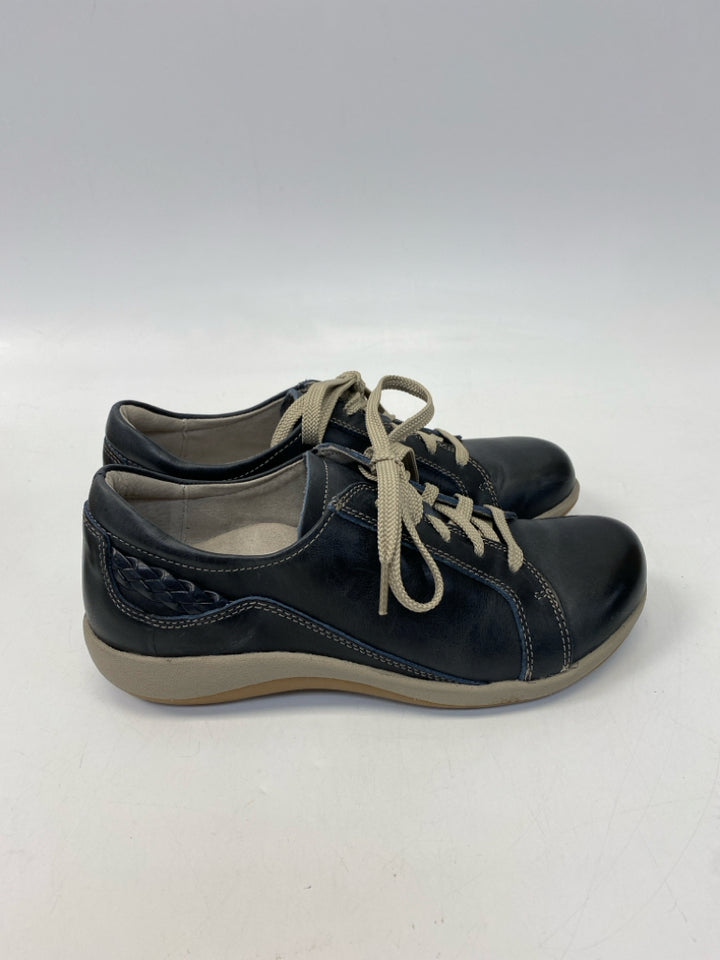 aetrex  Size 7.5 Black Lace-up Sneakers