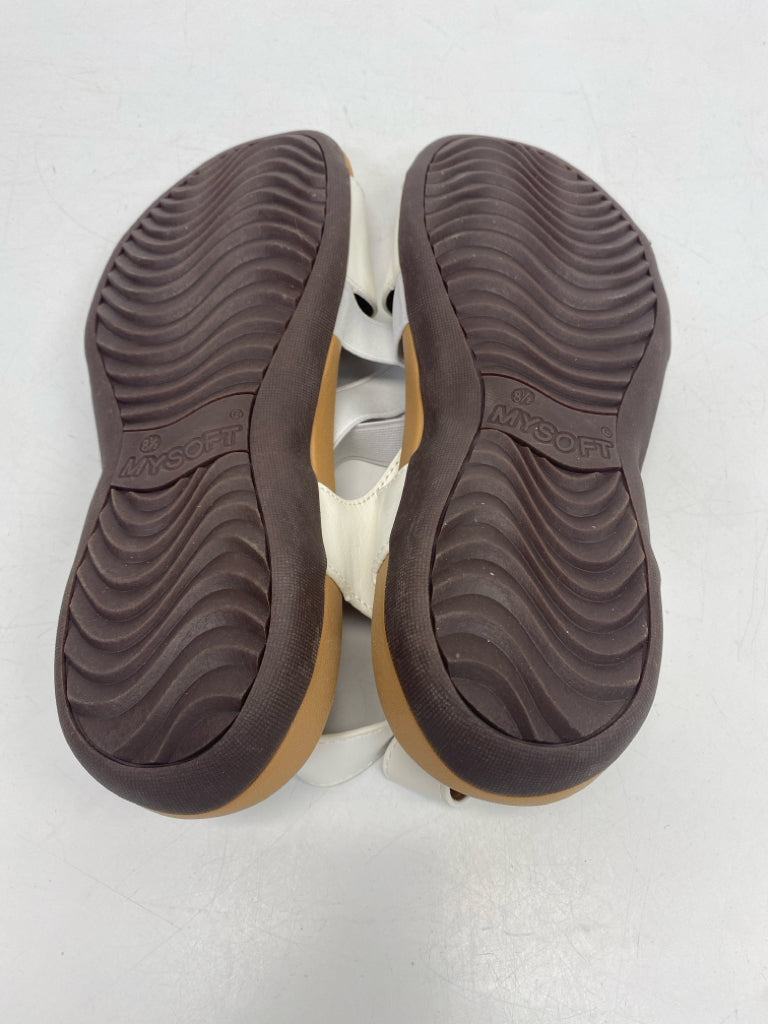 NWOT My Soft  Size 8.5 White Sandals