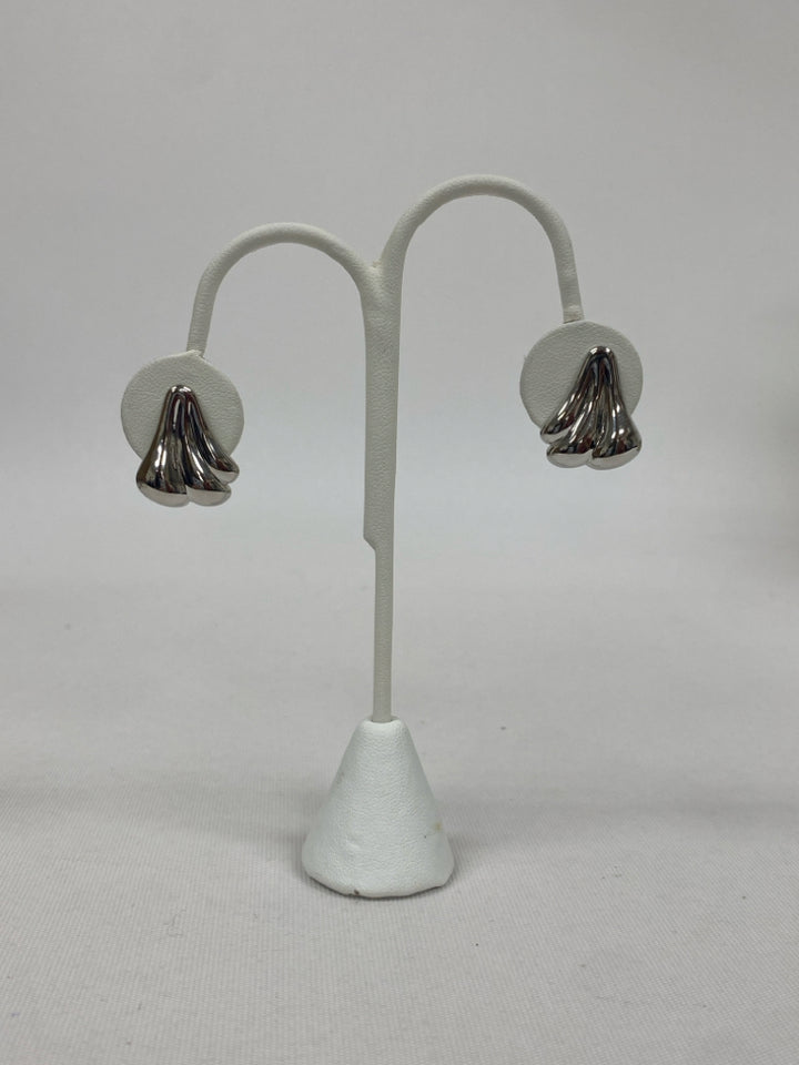 Rumored Silver Ribbed Earrings