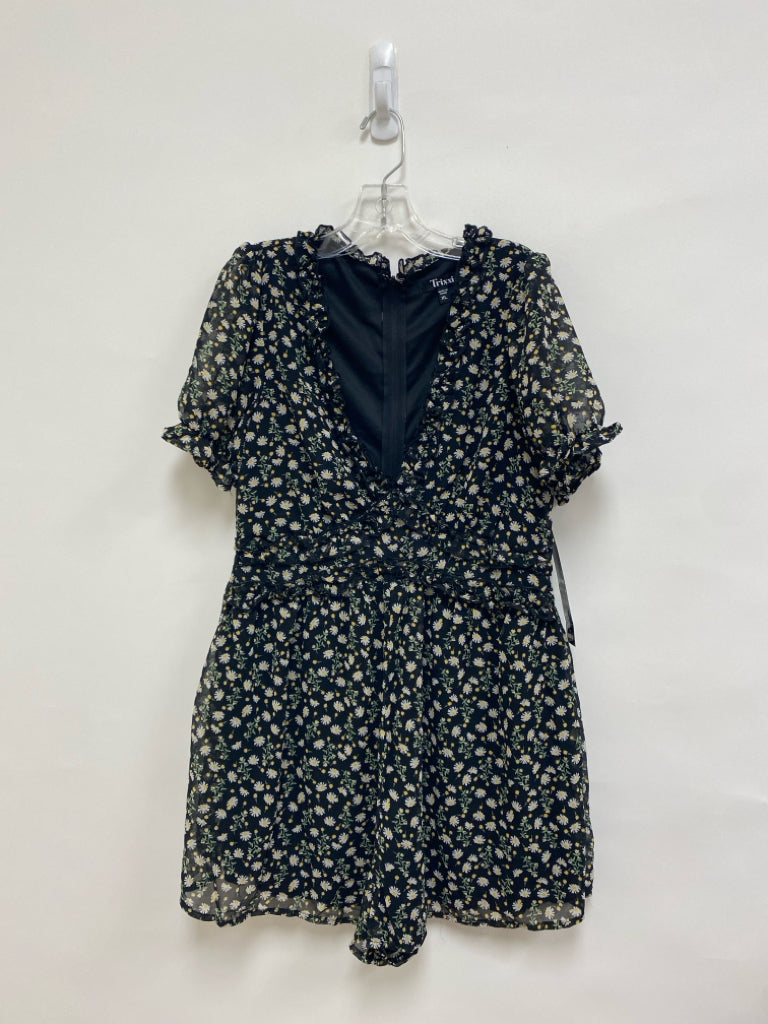 NWT SIZE XL Black White/Green Flowers Short Sleeve Girl&