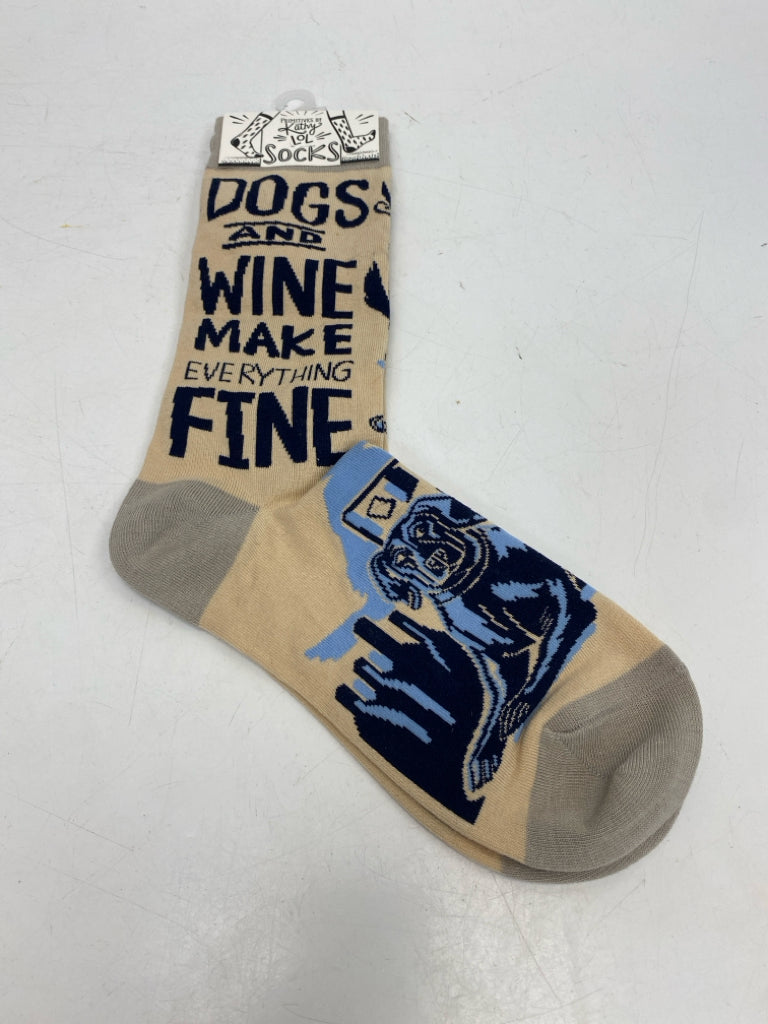 NEW Tan Navy Words Socks