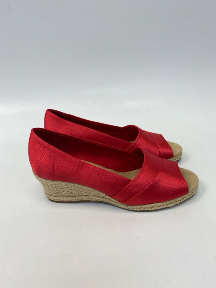 NWOT Easy Street  Size 8.5 Red Heels