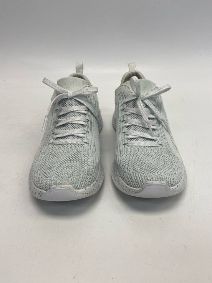 Skechers  Size 6 Pale Green Sneakers