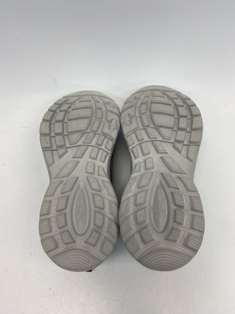 NWOT Ryka  Size 8 Gray Fabric Sneakers