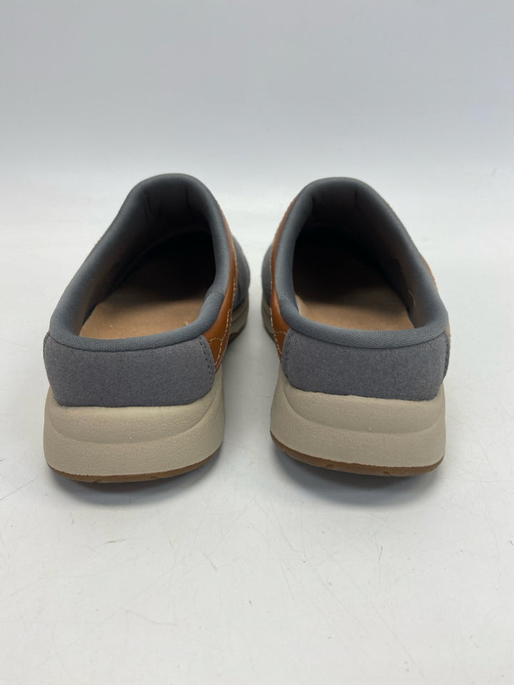 Easy Spirit  Size 7 Gray Clogs