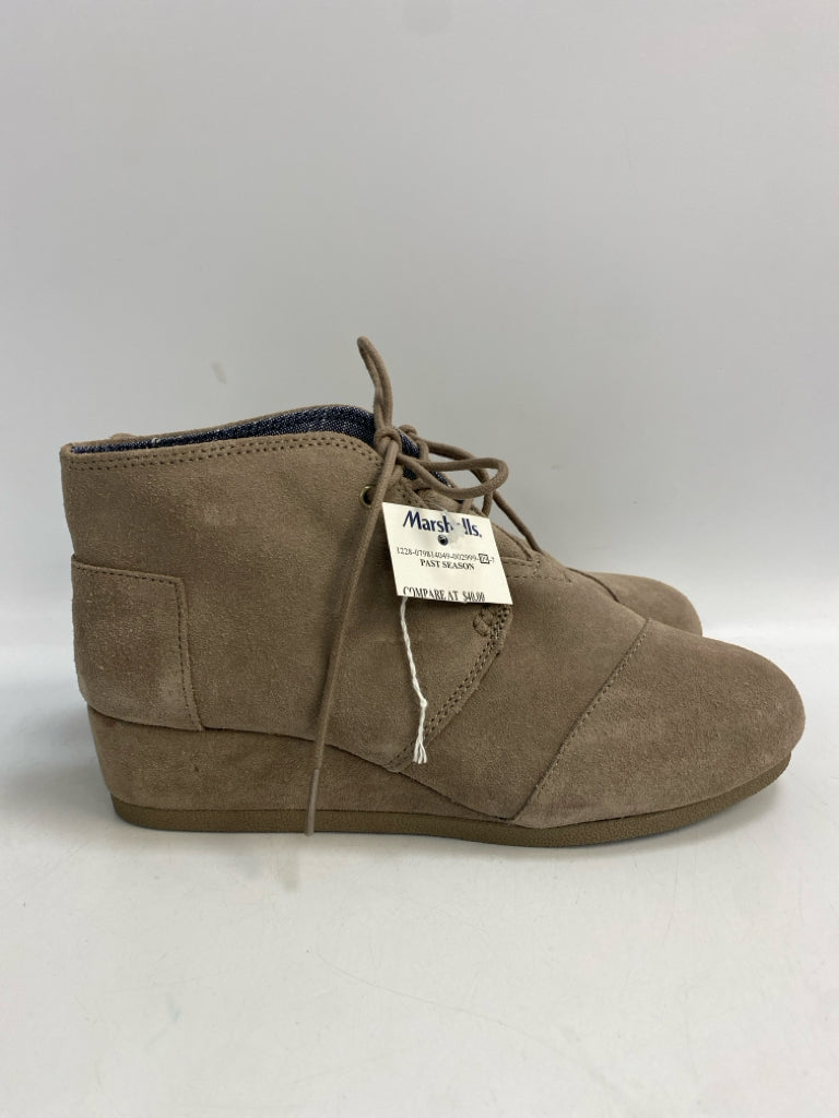 NWT Toms SIZE 6 Brown Lace-Up Girl&