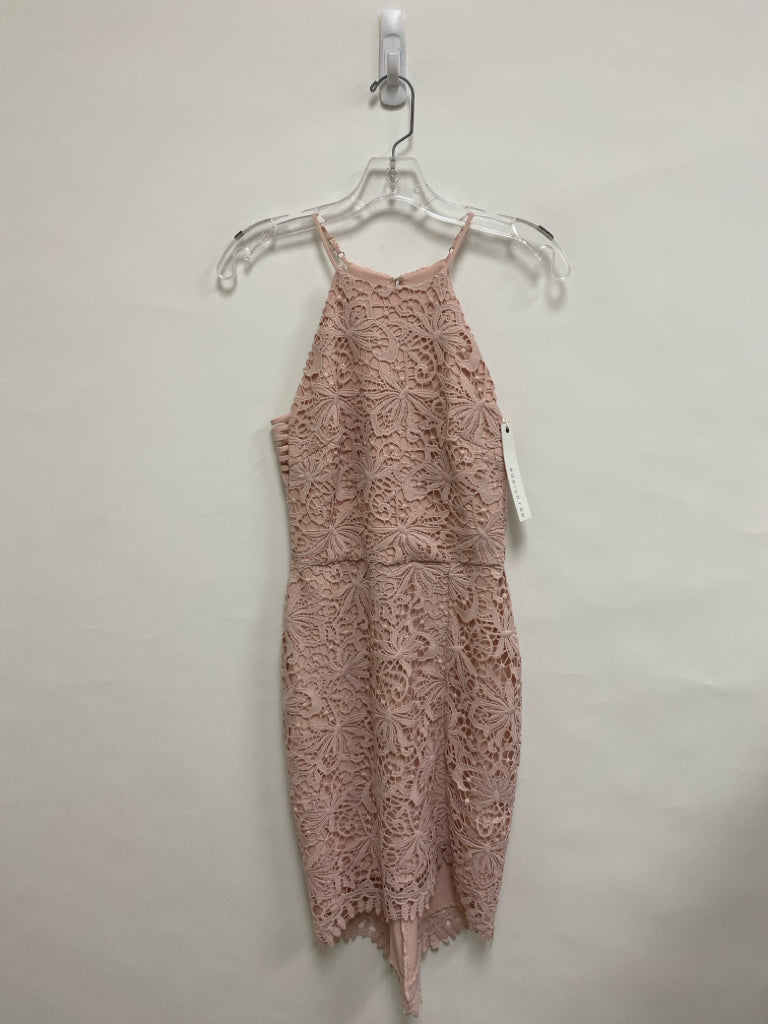 NWT adelyn rae Size XS Pale Pink Sleeveless Lace Ladies Dress
