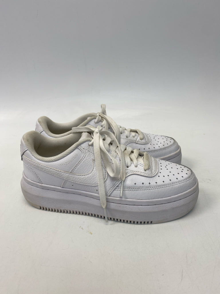 Nike  Size 7.5 White Lace-up Sneakers