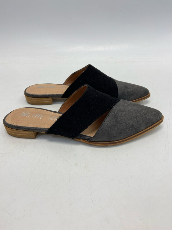 US Shoe Size 7 Gray Black Flats