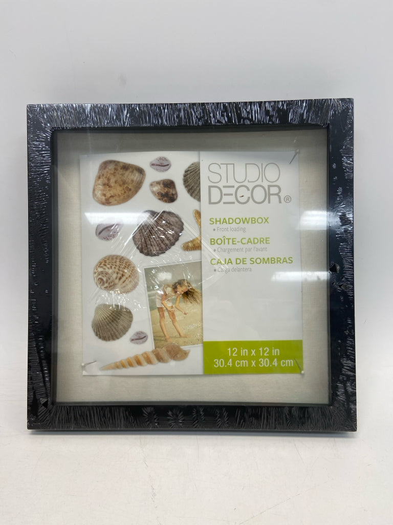 NEW/PKG Black Wall Hanging