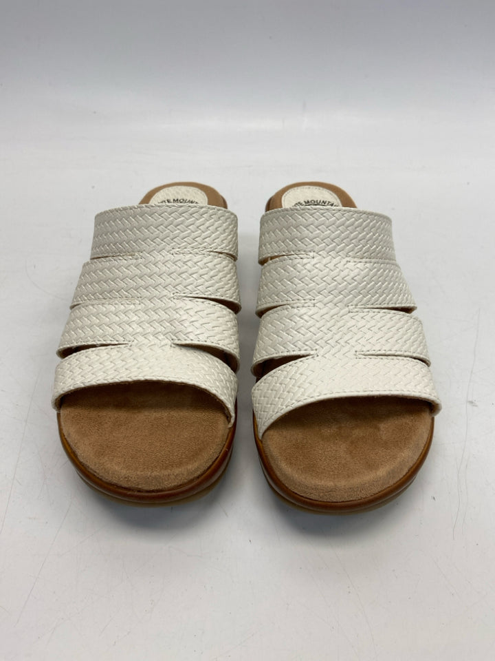 White Mountain  Size 6 White Sandals