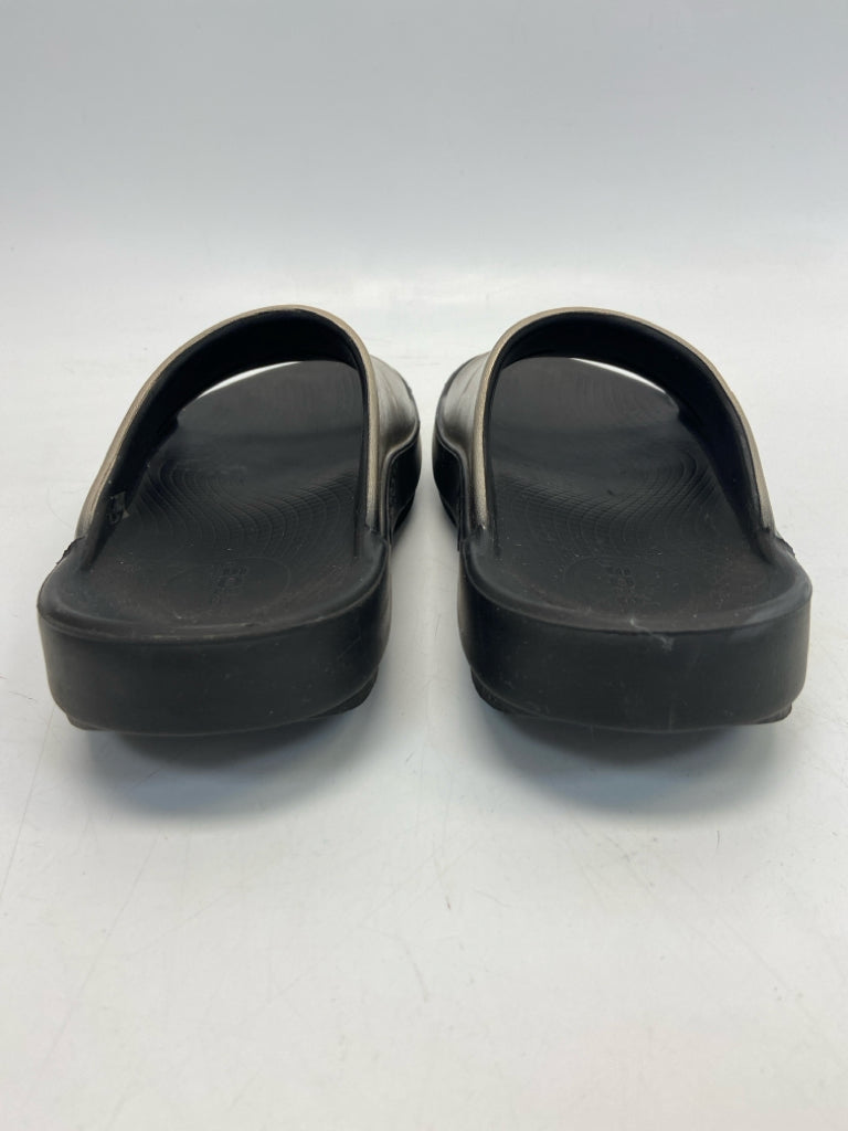 Oofos  Size 7 Gold Metallic Sandals