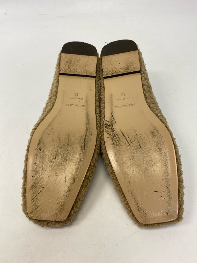 EU Shoe Size 40 Cream Flats