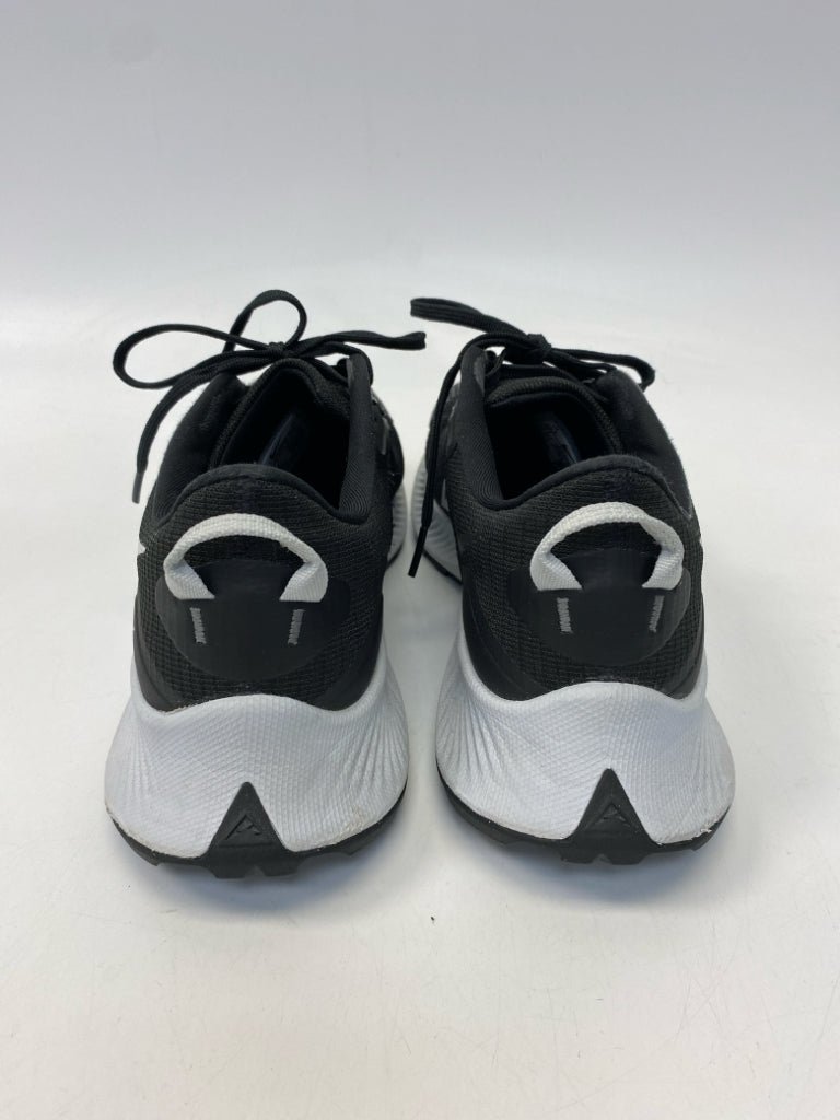 Nike Size 10.5 Black Lace-Up Men&