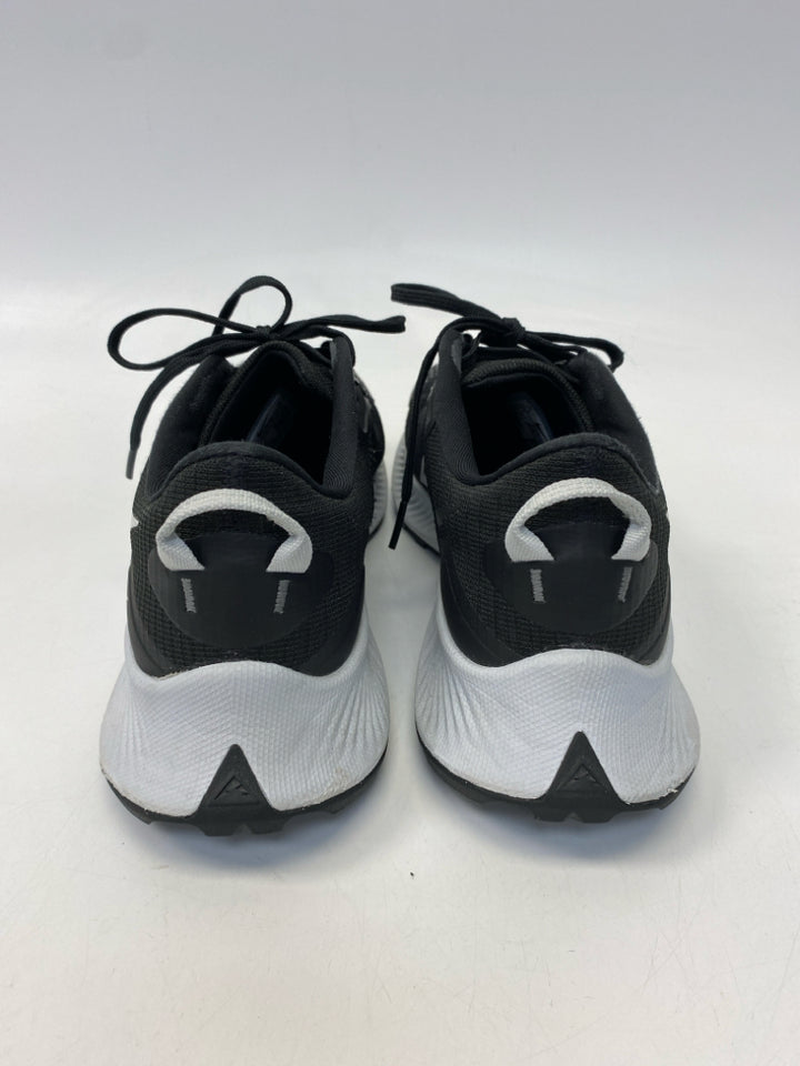 Nike Size 10.5 Black Lace-Up Men&