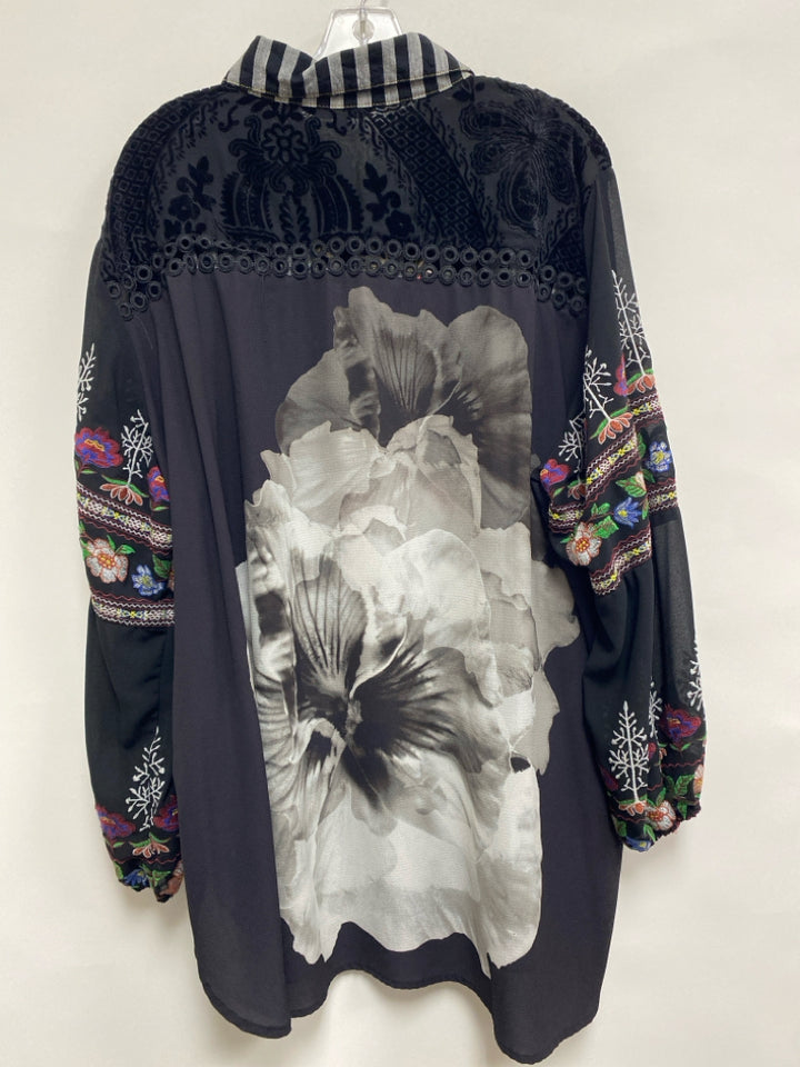 JOHN MARK  SIZE  3X Black Gray/Multi Stripes/Flowers Embroidered Plus Size Top