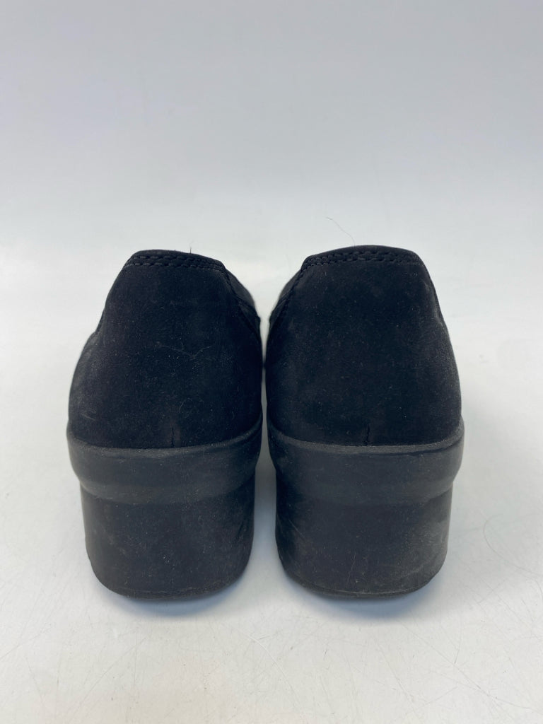 Clarks US Shoe Size 8.5 Black Perforated Heels