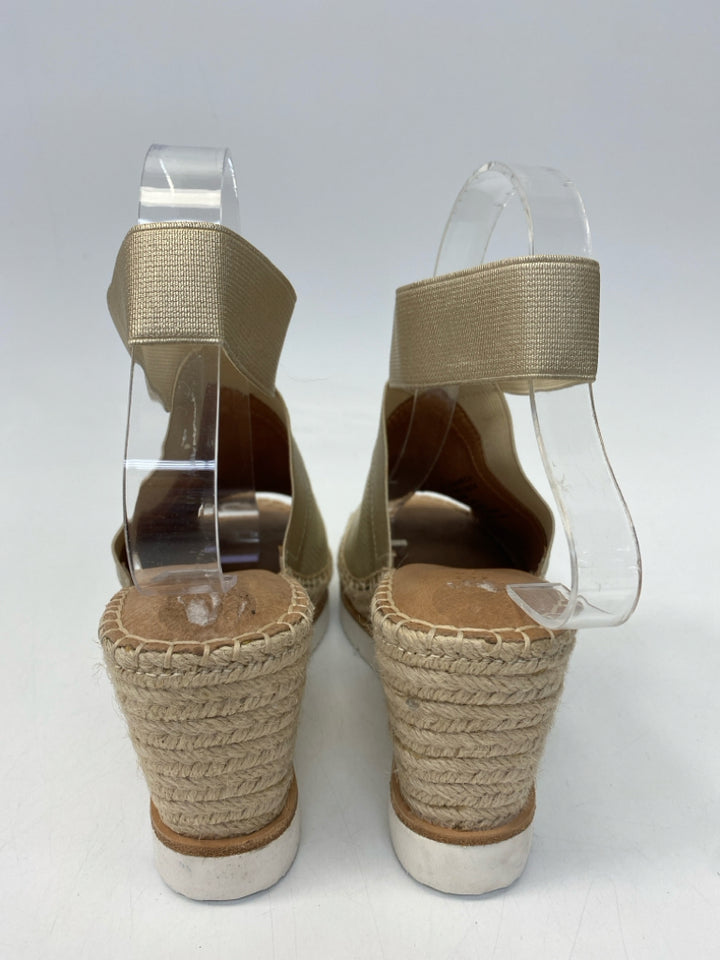 Gentle Souls  Size 7.5 Pale Gold Natural Sandals
