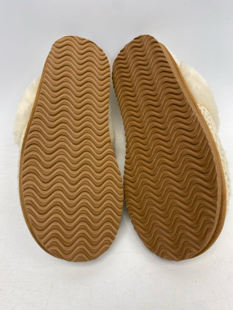 NWOT  OOW Size 8 Tan Knit Slippers