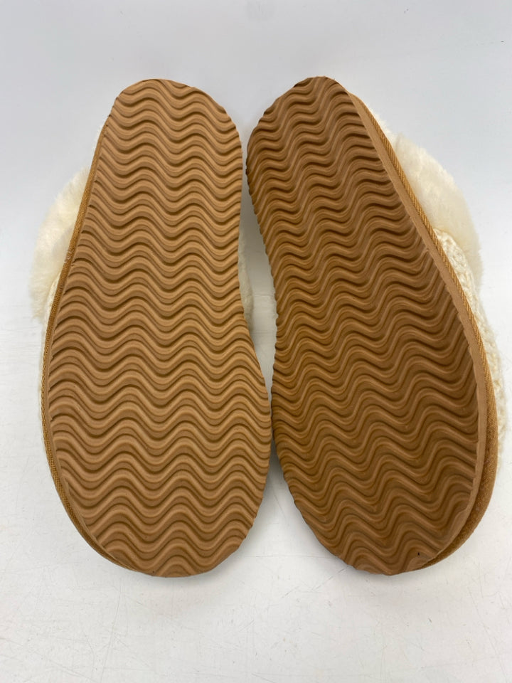 NWOT  OOW Size 8 Tan Knit Slippers