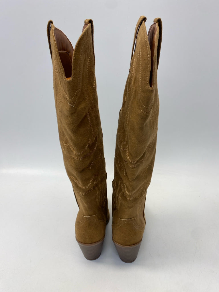 Size 7.5 Camel Western Boots