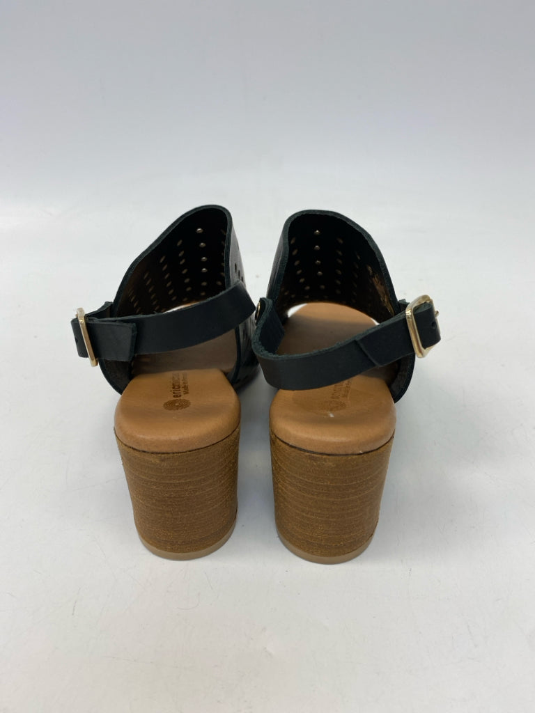 Ericmichael  Size 39 Black Perforated Sandals