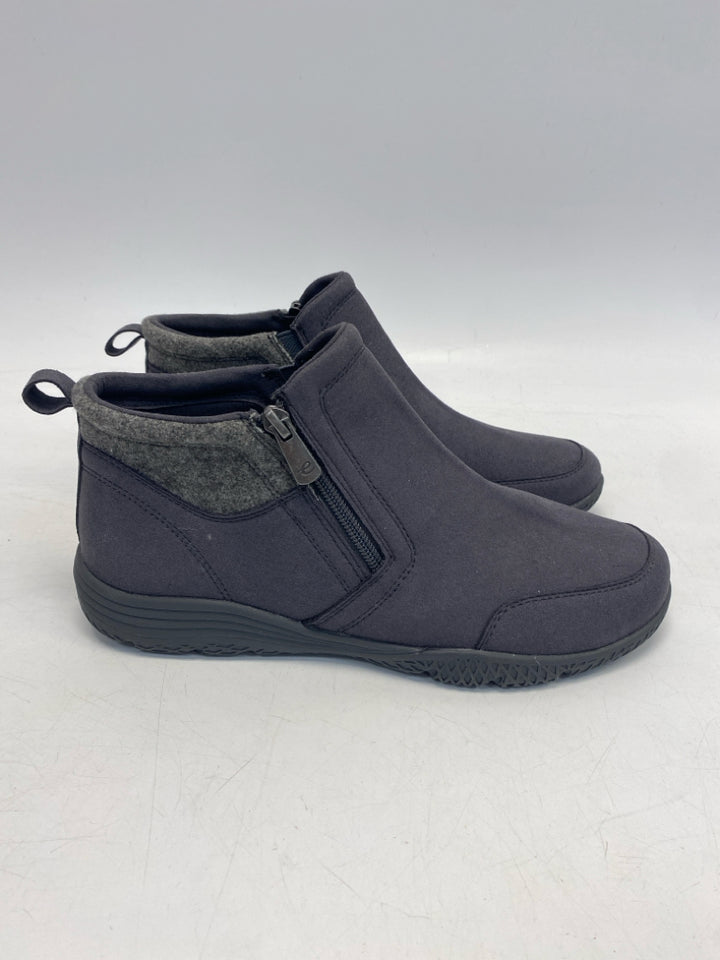 NWOT Easy Spirit US Shoe Size 9 Gray Side Zipper Boots
