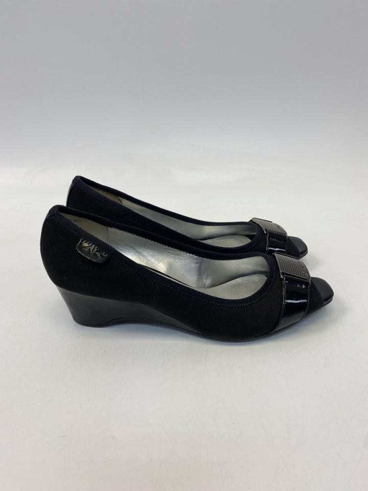 Anne Klein  Size 8 Black Flats