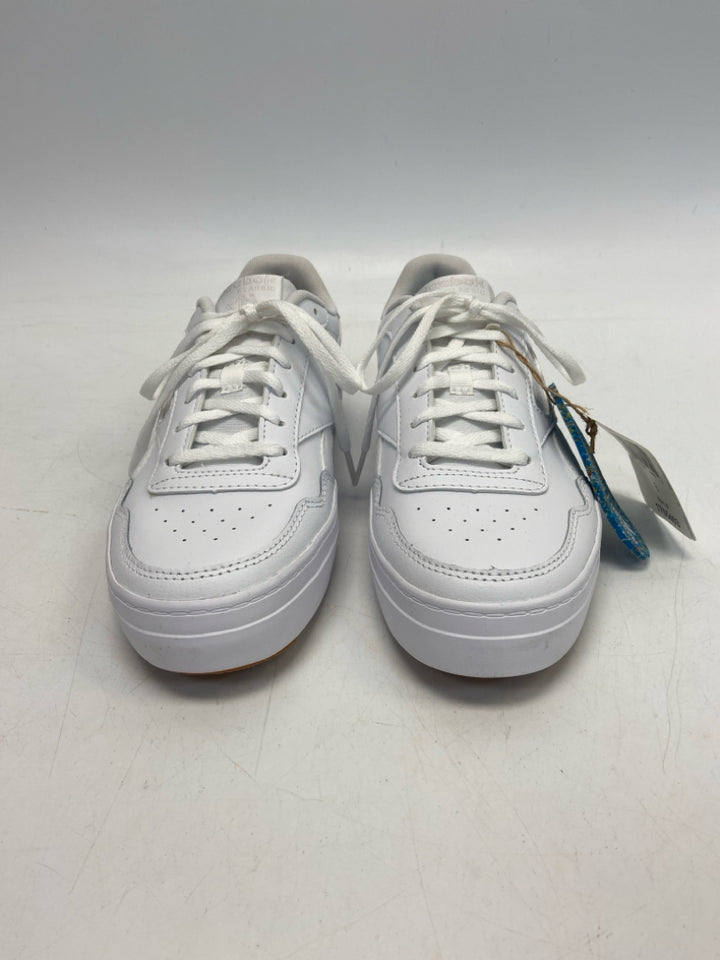 NWT Reebok US Size 8 White Lace-up Sneakers