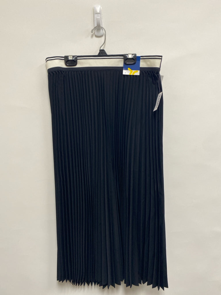 NWT Old Navy Size M Black White Pleats Ladies Skirt