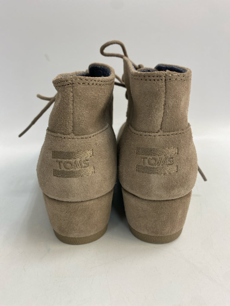NWT Toms SIZE 6 Brown Lace-Up Girl&