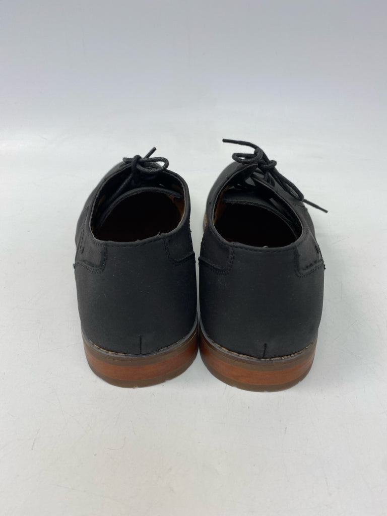 Size 10 Black Lace-Up Men&
