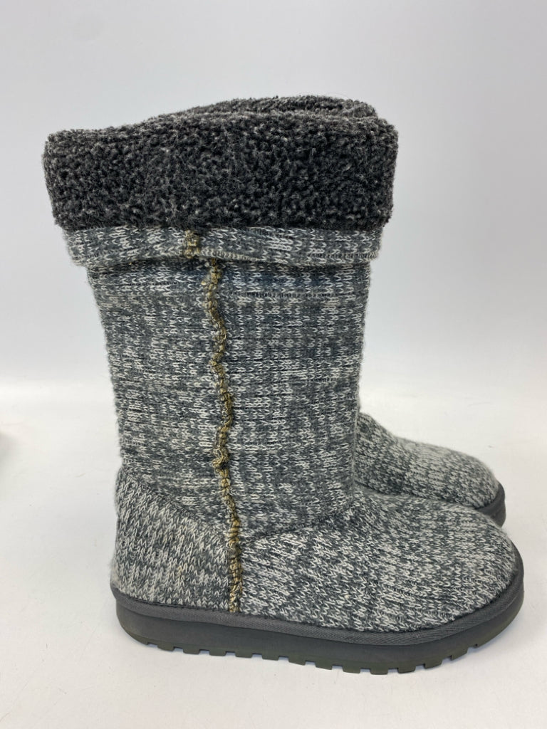 Skechers  Size 9.5 Gray Cream Streaked Boots
