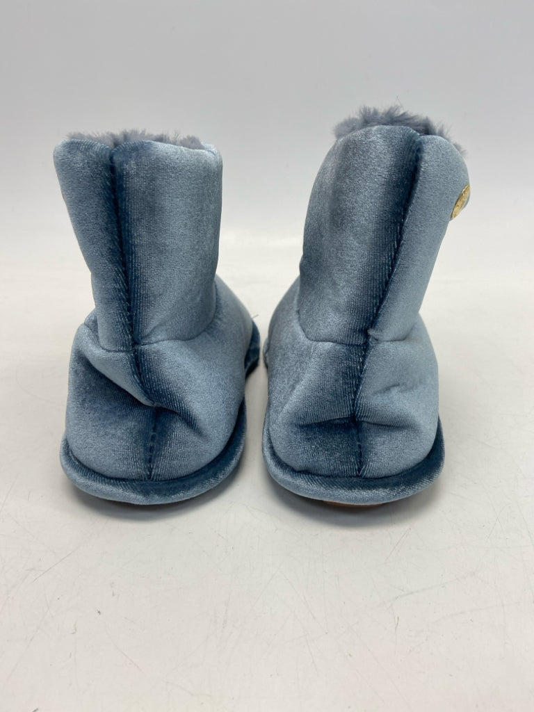 NWOT Dearfoams US Shoe Size 7/8 Blue Slippers