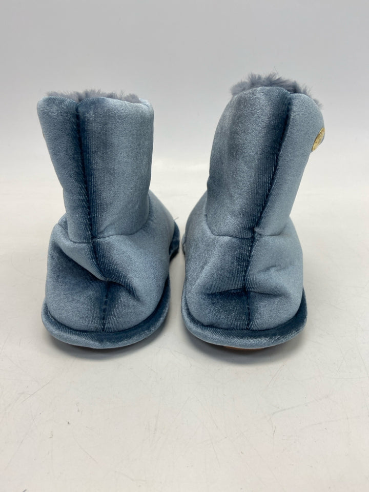 NWOT Dearfoams US Shoe Size 7/8 Blue Slippers
