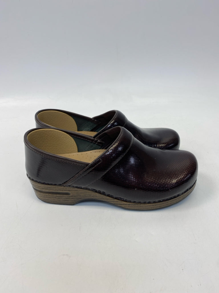 Dansk  Size 40 Brown Clogs
