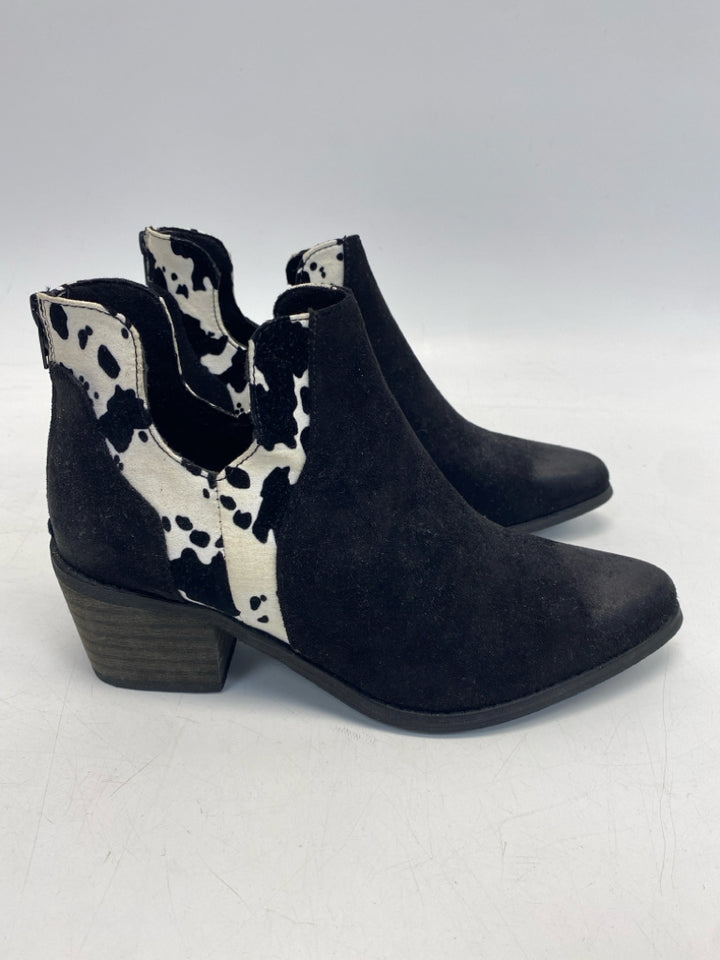 Pierre Dumas US Shoe Size 7.5 Black White Animal Print Boots