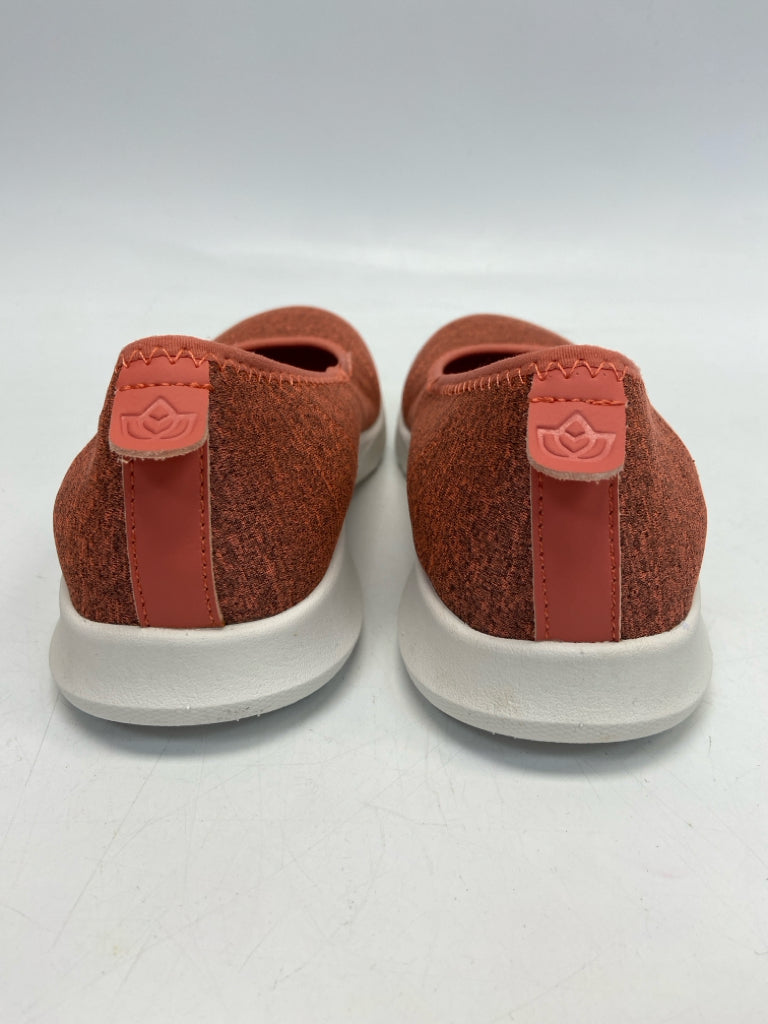 NWOT Spenco  Size 7 Coral Streaked Flats