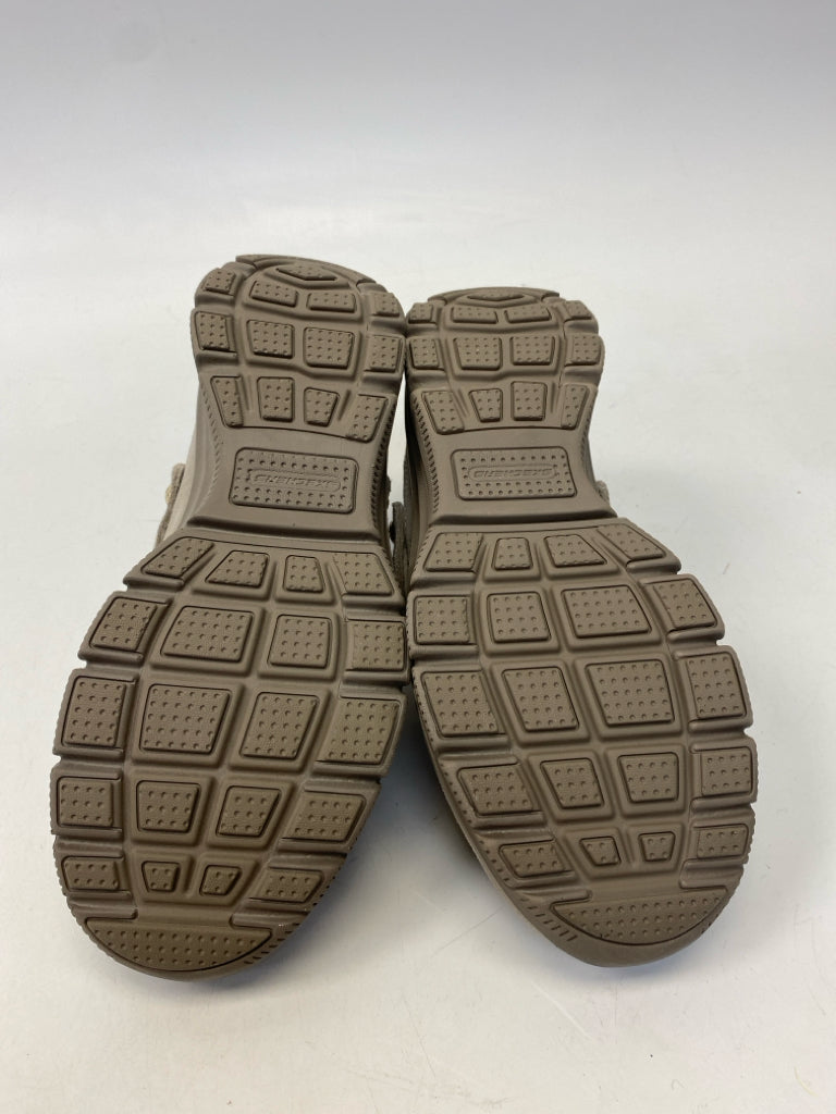 NWOT Skechers  Size 7.5 Tan Suede Clogs
