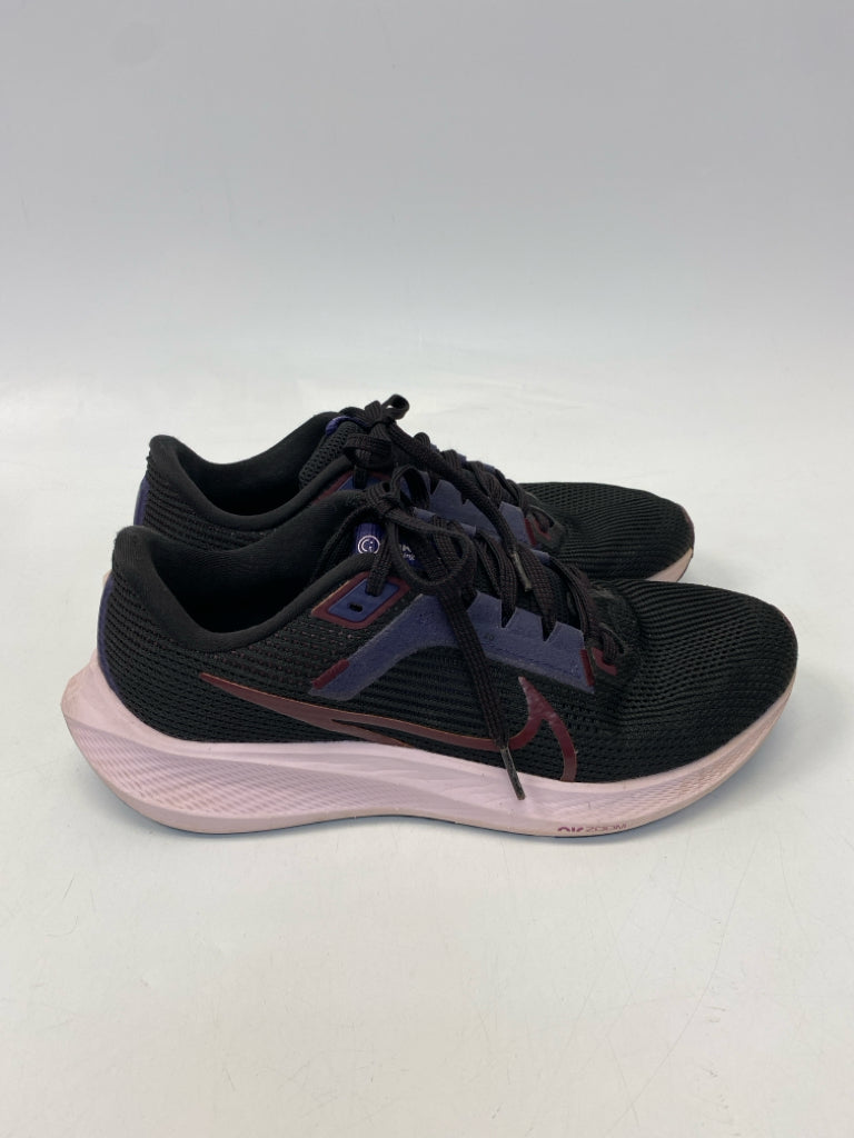 Nike  Size 9 Black Lace-up Sneakers