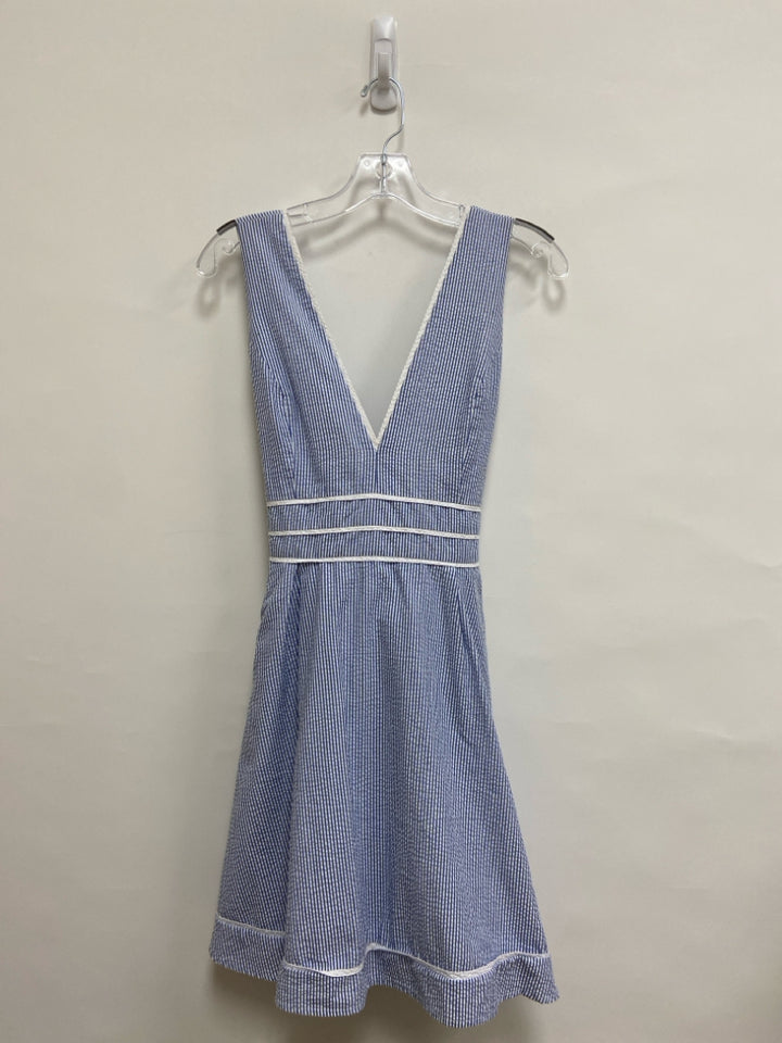 Lauren James Size M White/Blue Stripes Sleeveless Seersucker Ladies Dress