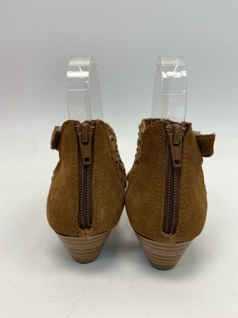 Minnetonka  Size 6 Brown Studded Sandals