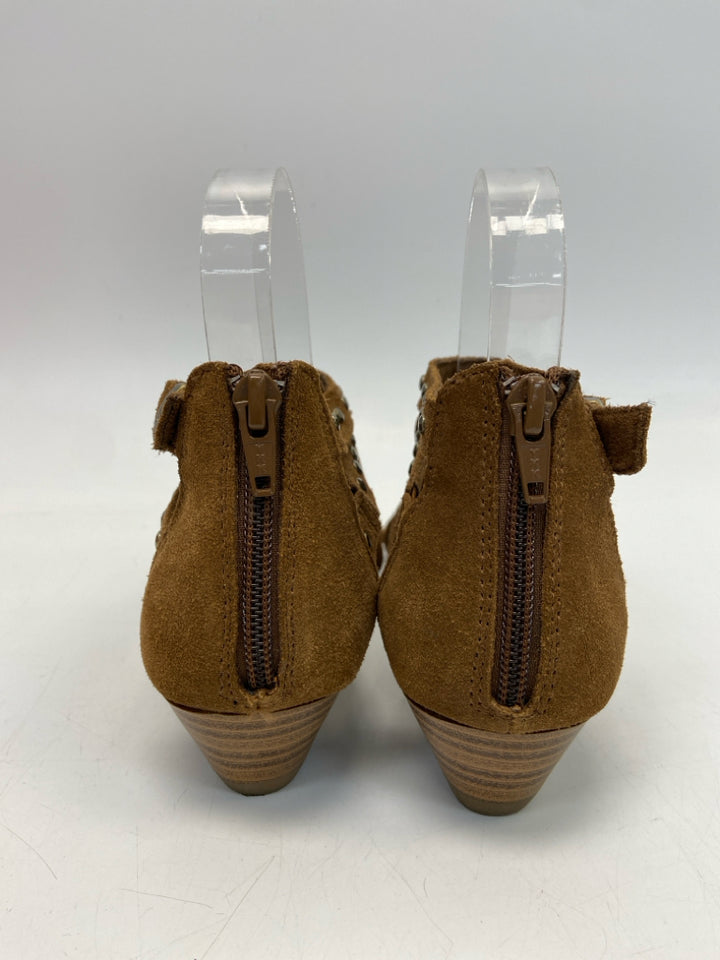 Minnetonka  Size 6 Brown Studded Sandals