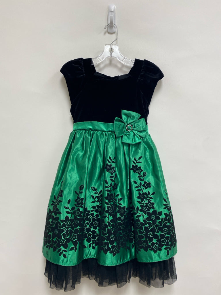 SIZE 7 Black Green Flowers Velour Girl&